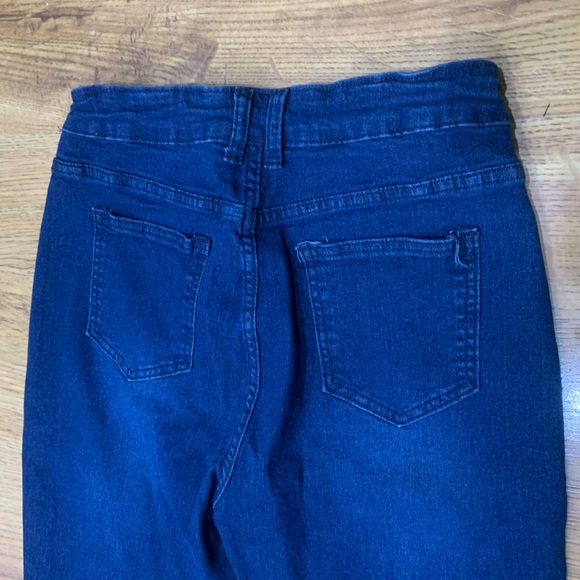 High rise - Picture 2 of 2